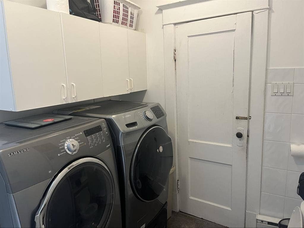 4 private rooms and 2 bathrooms