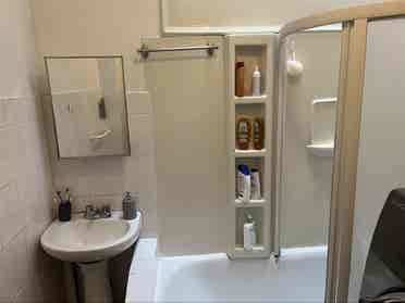 4 private rooms and 2 bathrooms