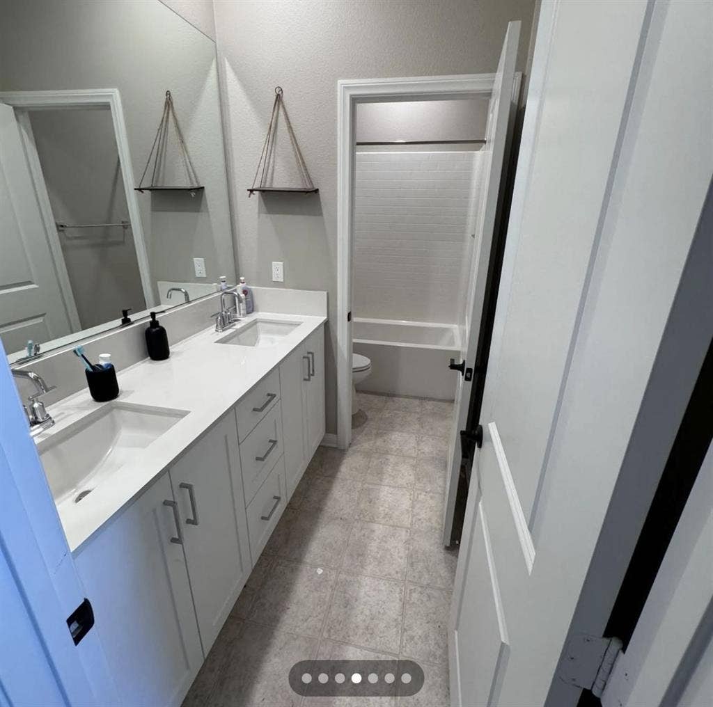 Private Room/Bath/Living Space