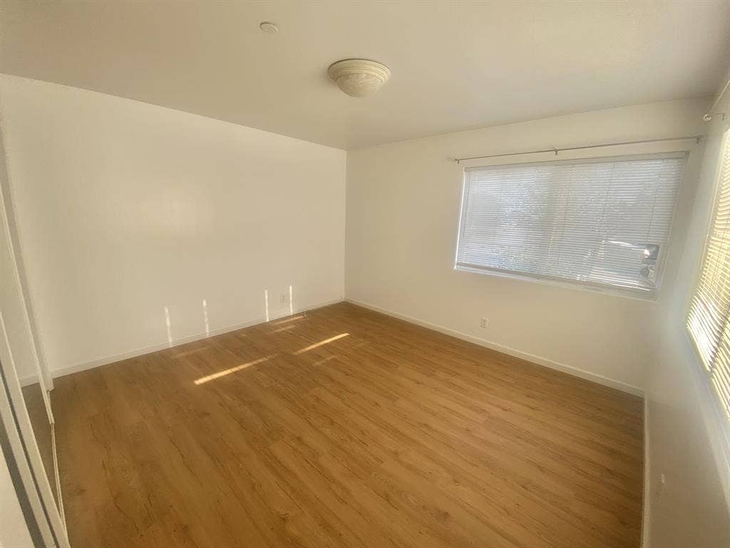 Ocean View & Hardwood Floors 2BR
