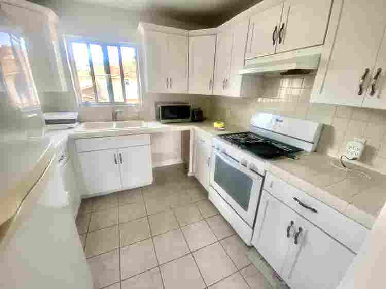 Ocean View & Hardwood Floors 2BR