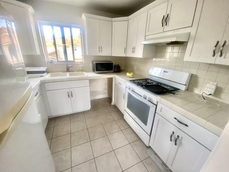 Ocean View & Hardwood Floors 2BR