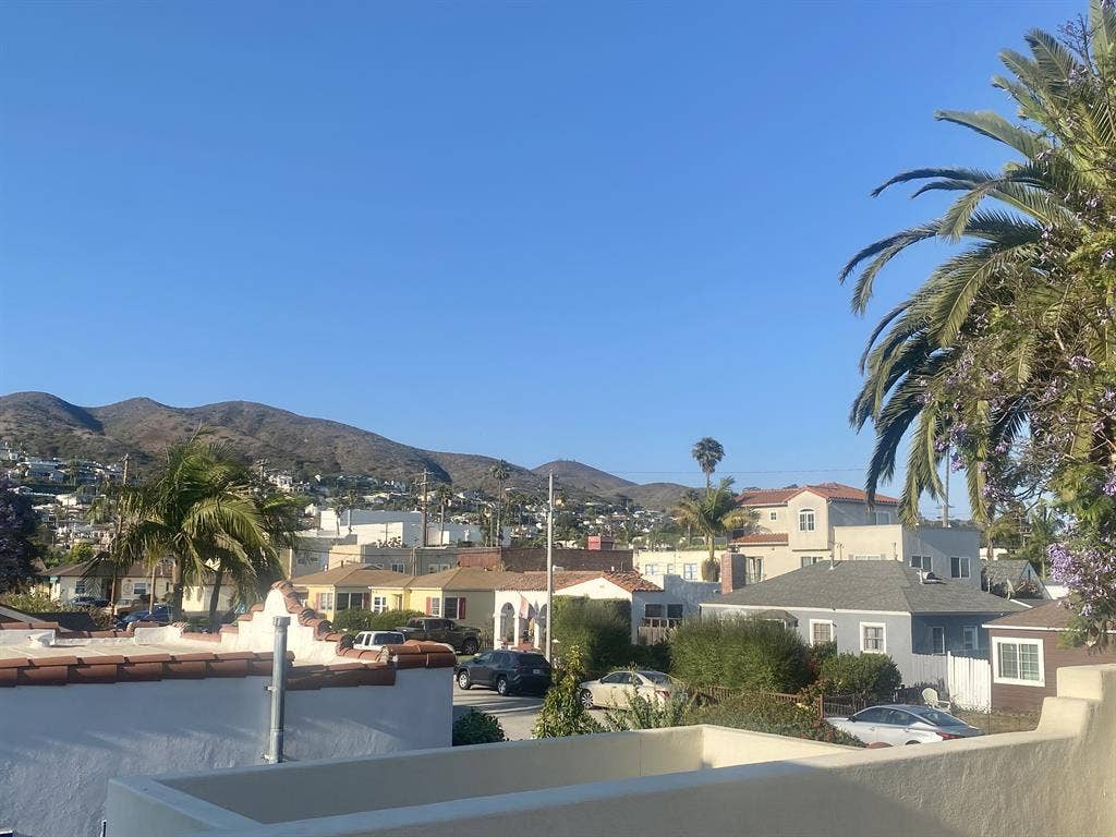 Ocean View & Hardwood Floors 2BR
