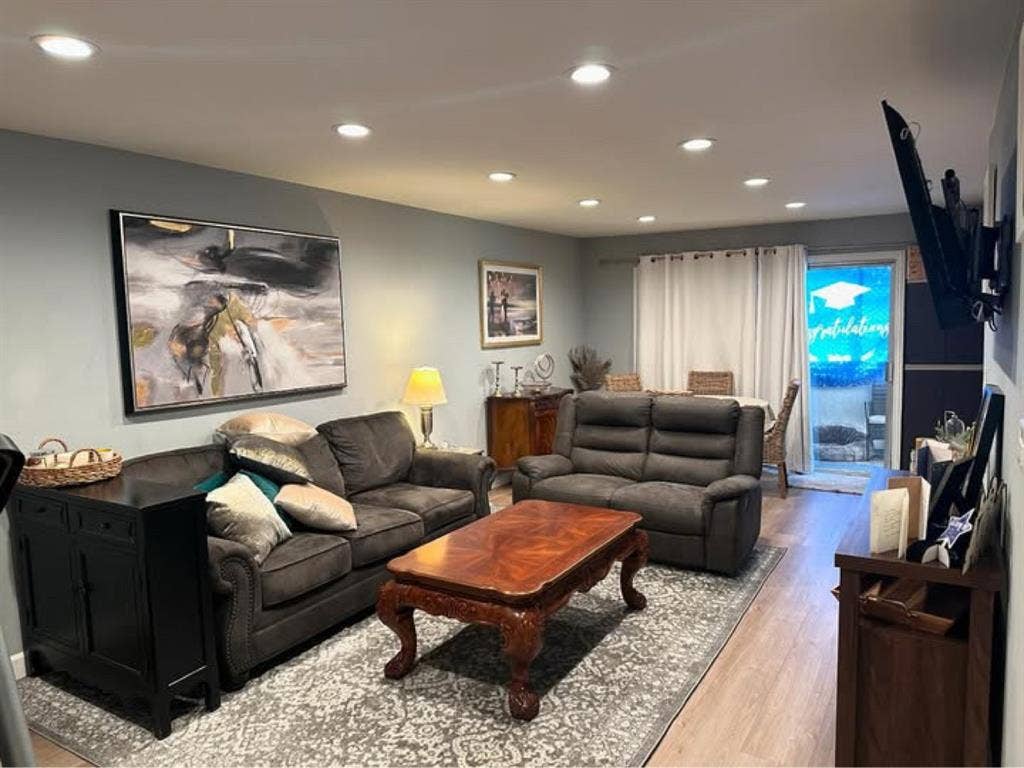 Room for rent in Condo in Encino