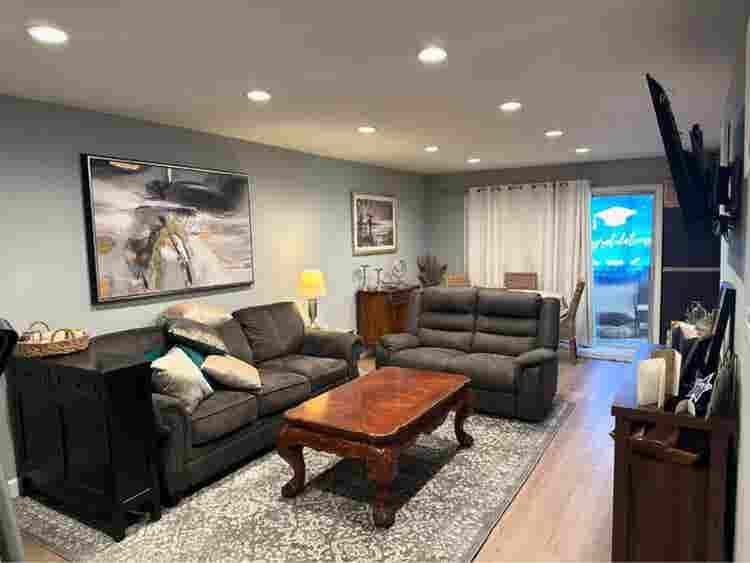 Room for rent in Condo in Encino