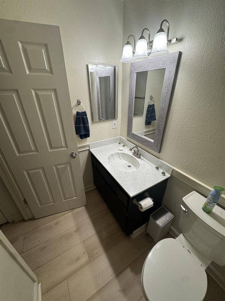 Room w/ Private Bath in Roseville
