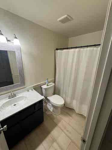 Room w/ Private Bath in Roseville