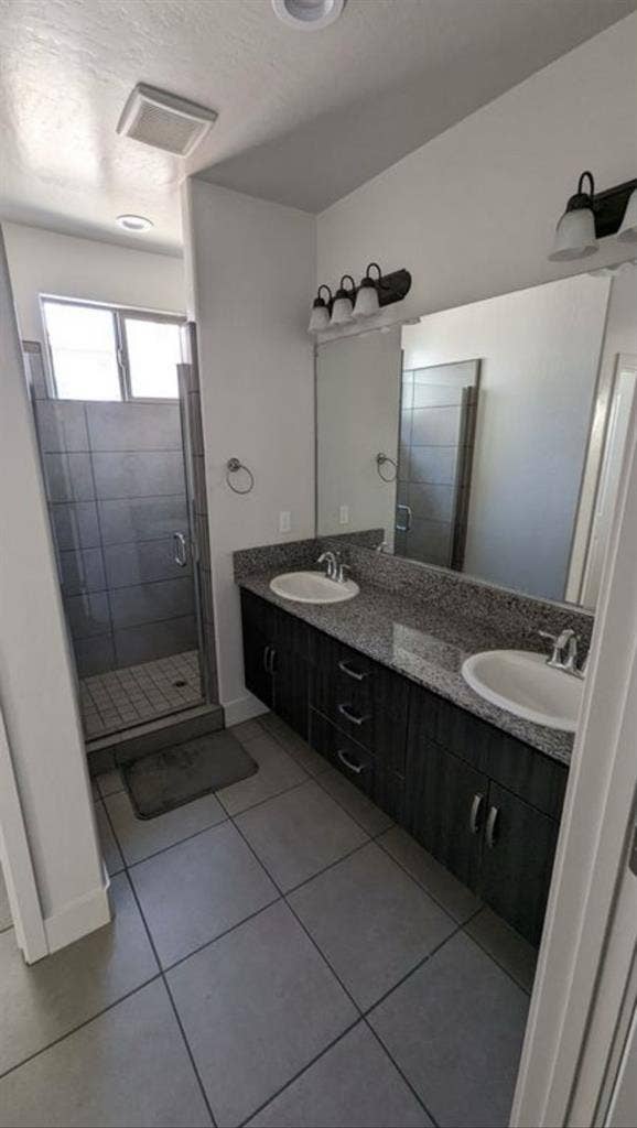 Room rental south Visalia