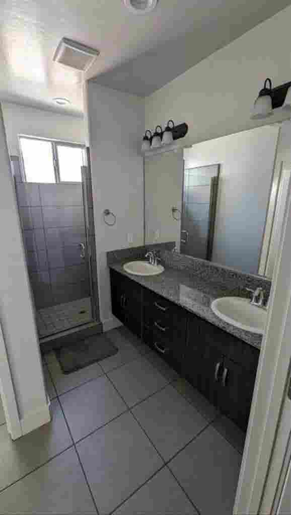 Room rental south Visalia