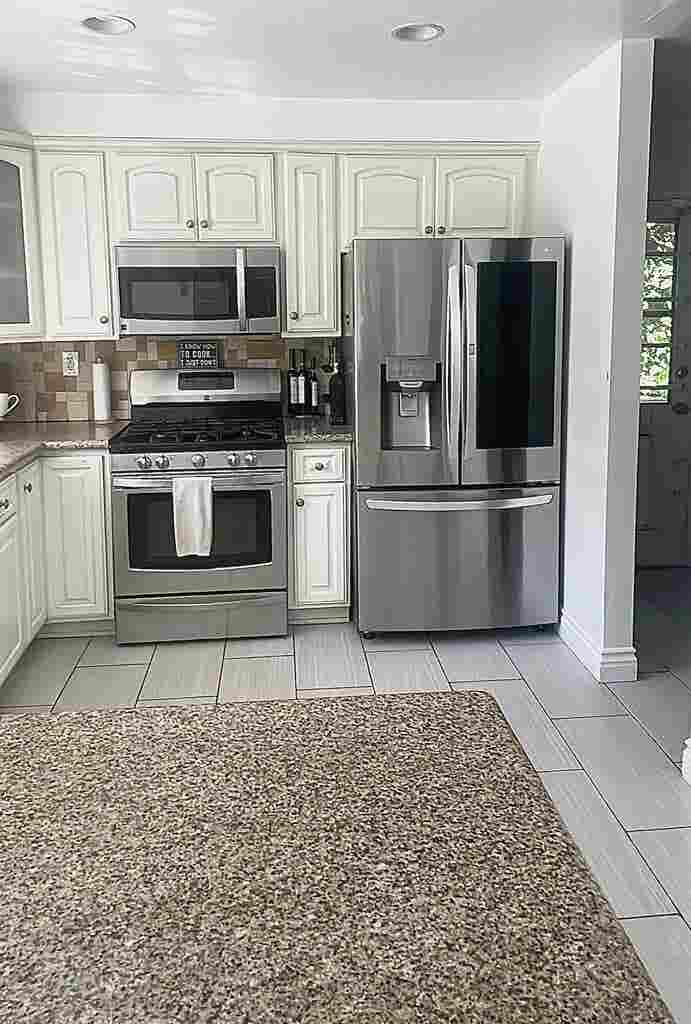 New Listing 4 BEDROOM & POOL