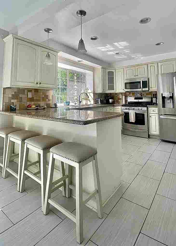 New Listing 4 BEDROOM & POOL