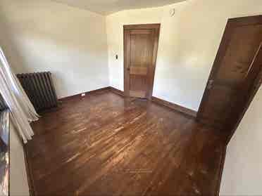 ISO One Roommate, West Side GR