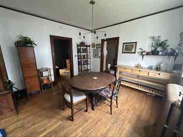 ISO One Roommate, West Side GR
