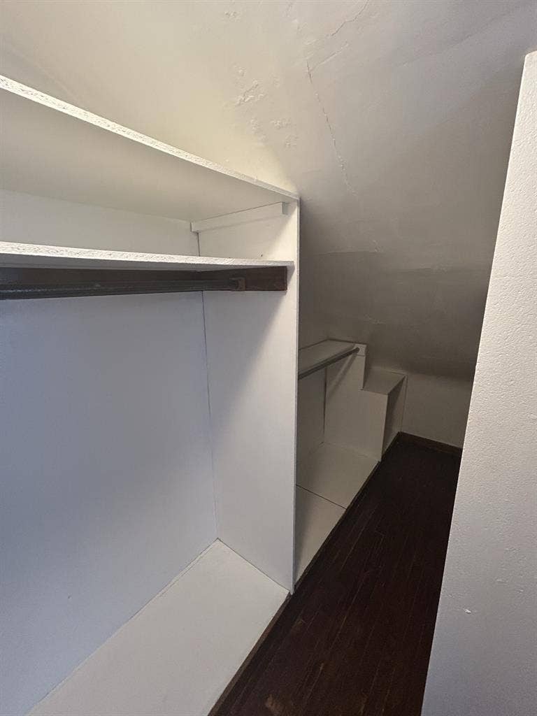 ISO One Roommate, West Side GR
