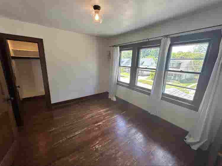ISO One Roommate, West Side GR