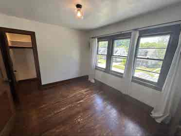 ISO One Roommate, West Side GR