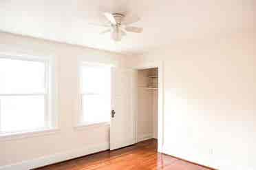 Urgently Looking for Roommate