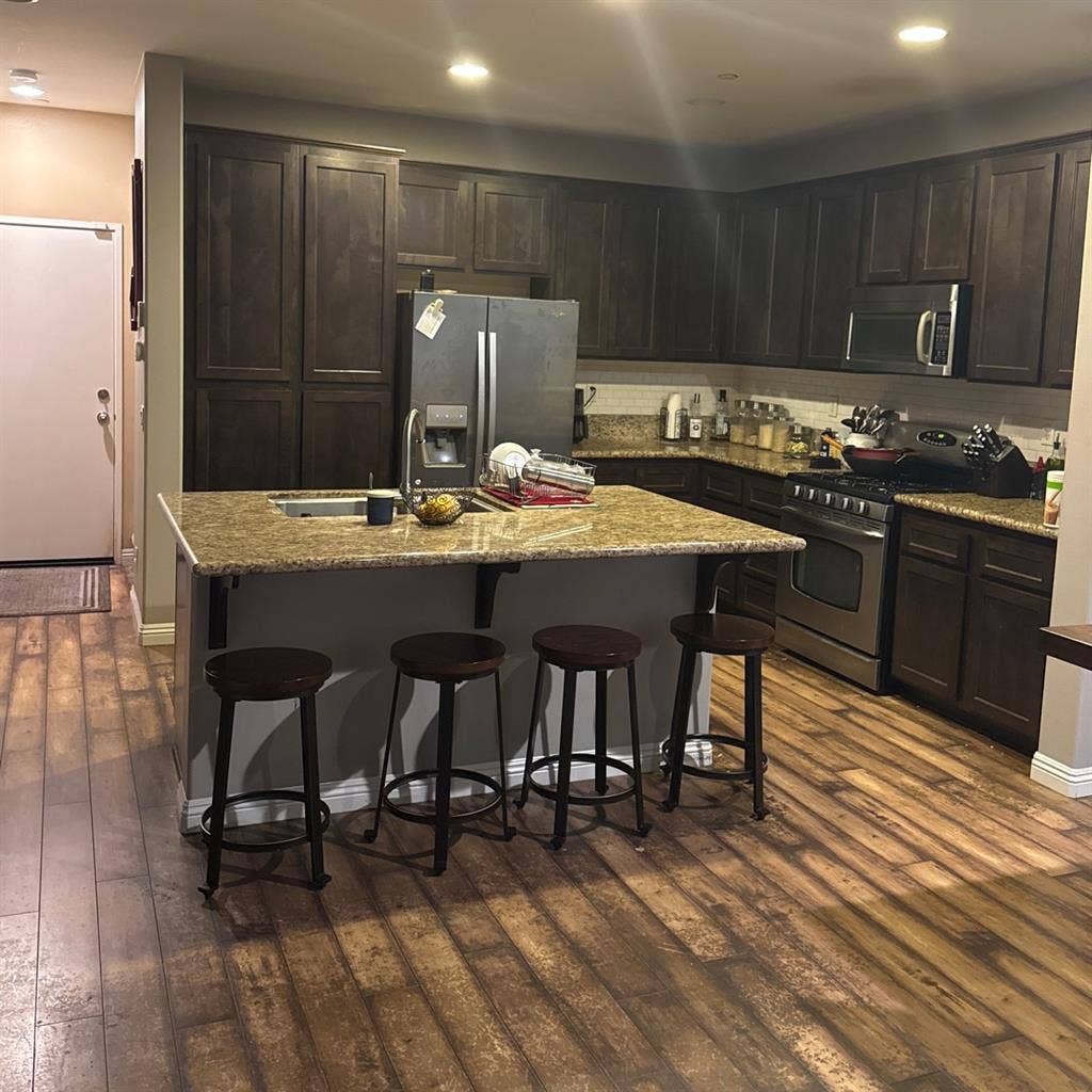 Large Furnished room month townhome