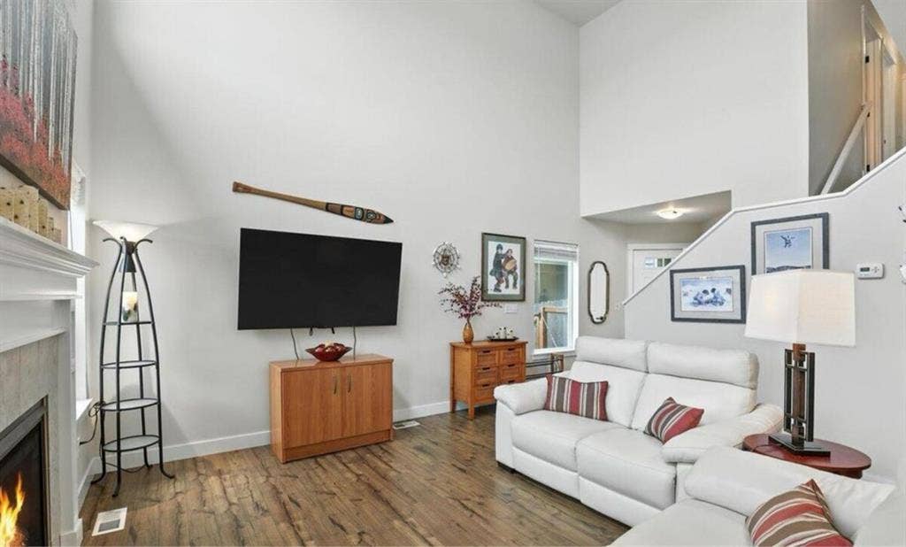 Furnished Room in housee