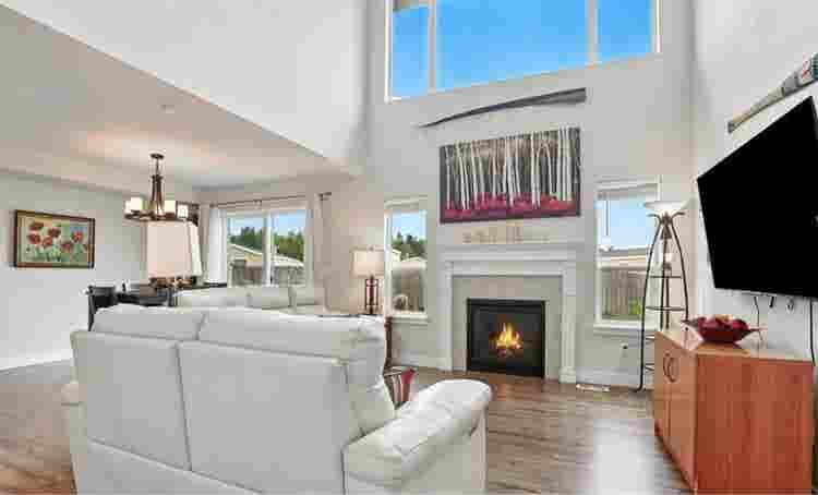 Furnished Room in house