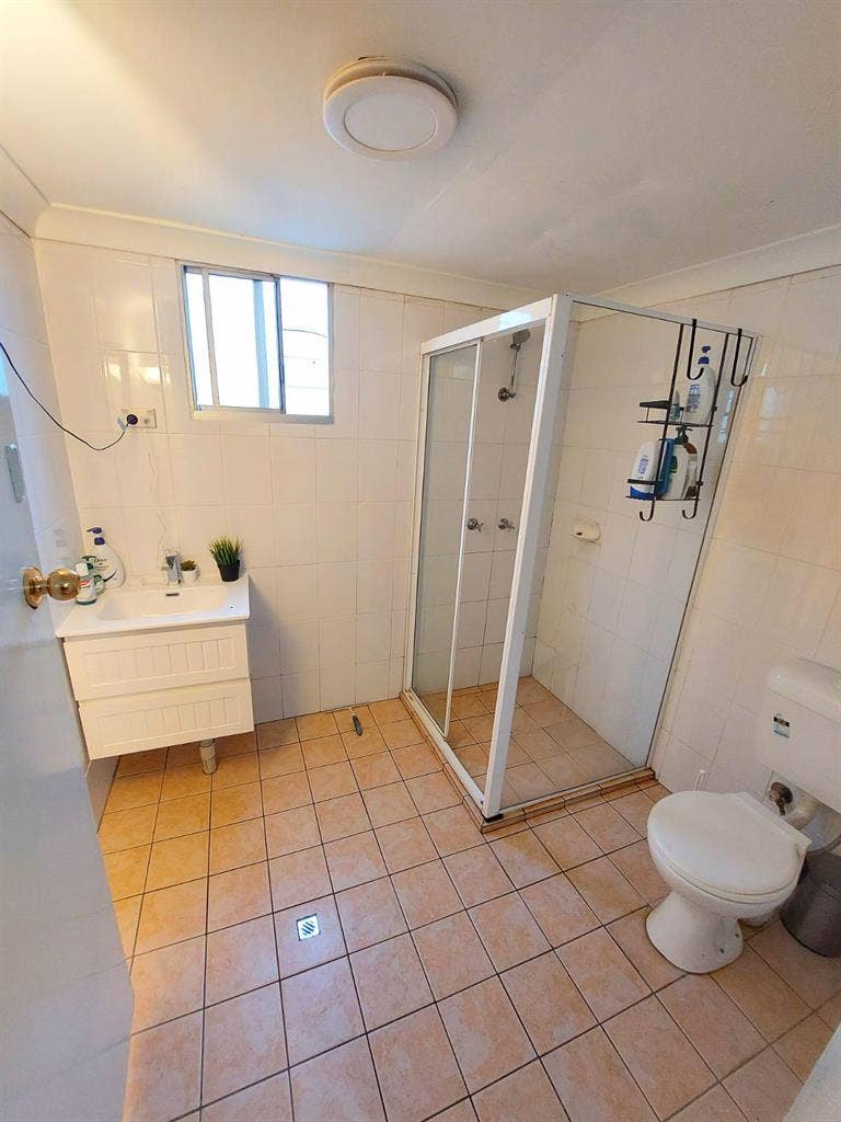 Room for couples- friends or single