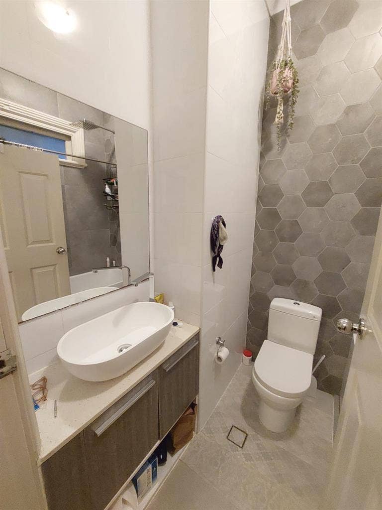 Private room bathroom ensuit