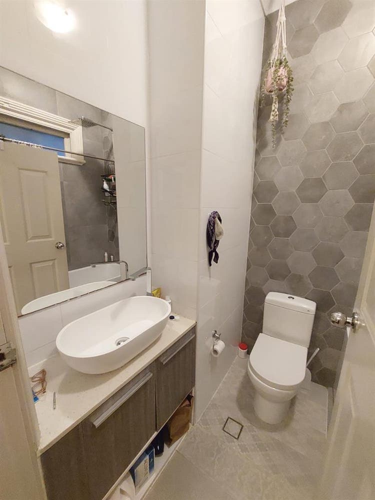 Private room bathroom ensuit