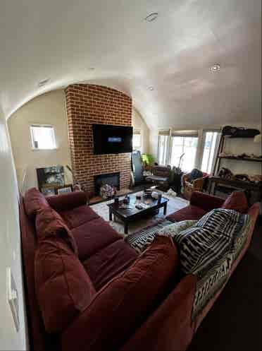¡Chill and Clean Roommates needed!