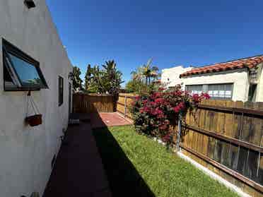 ¡Chill and Clean Roommates needed!