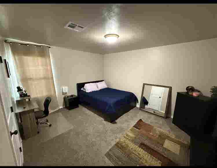 Queen bedroom on the West side