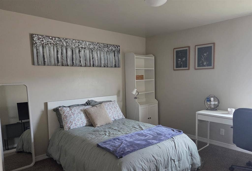 Full size bedroom on the west side.