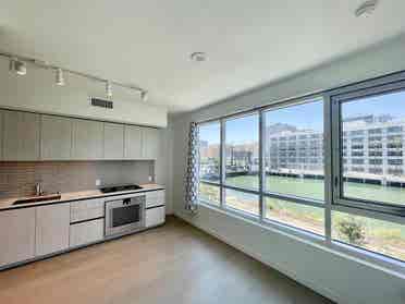 Waterfront Studio nr SF Caltrain