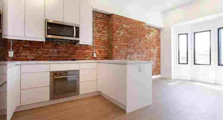 Shared cozy & spacious room in 2bed