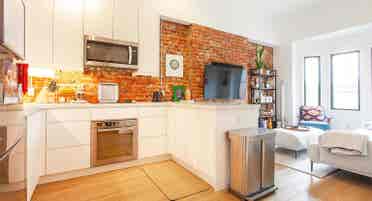 Shared cozy & spacious room in 2bed