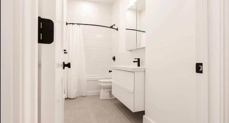 Shared cozy & spacious room in 2bed