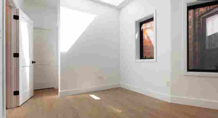 Shared cozy & spacious room in 2bed