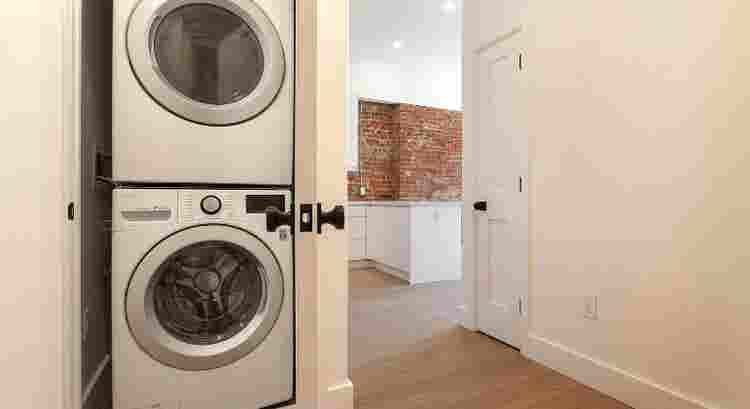 Shared cozy & spacious room in 2bed