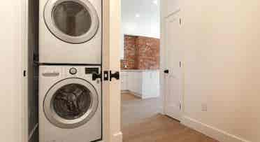 Shared cozy & spacious room in 2bed