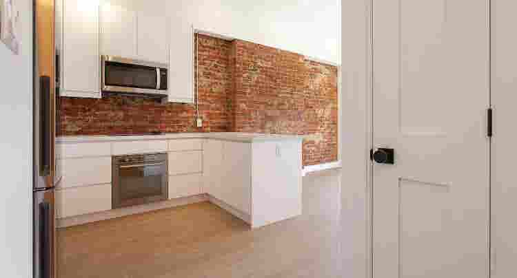 Shared cozy & spacious room in 2bed