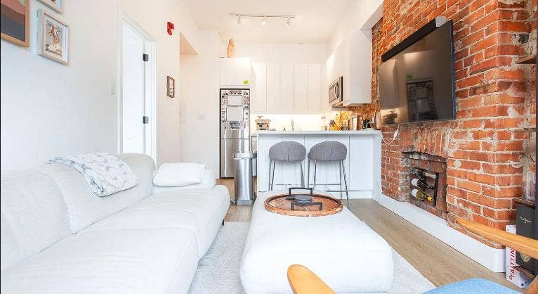 Shared cozy & spacious room in 2bed