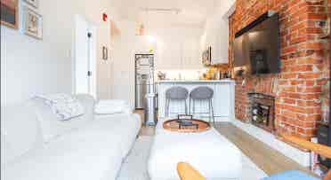 Shared cozy & spacious room in 2bed