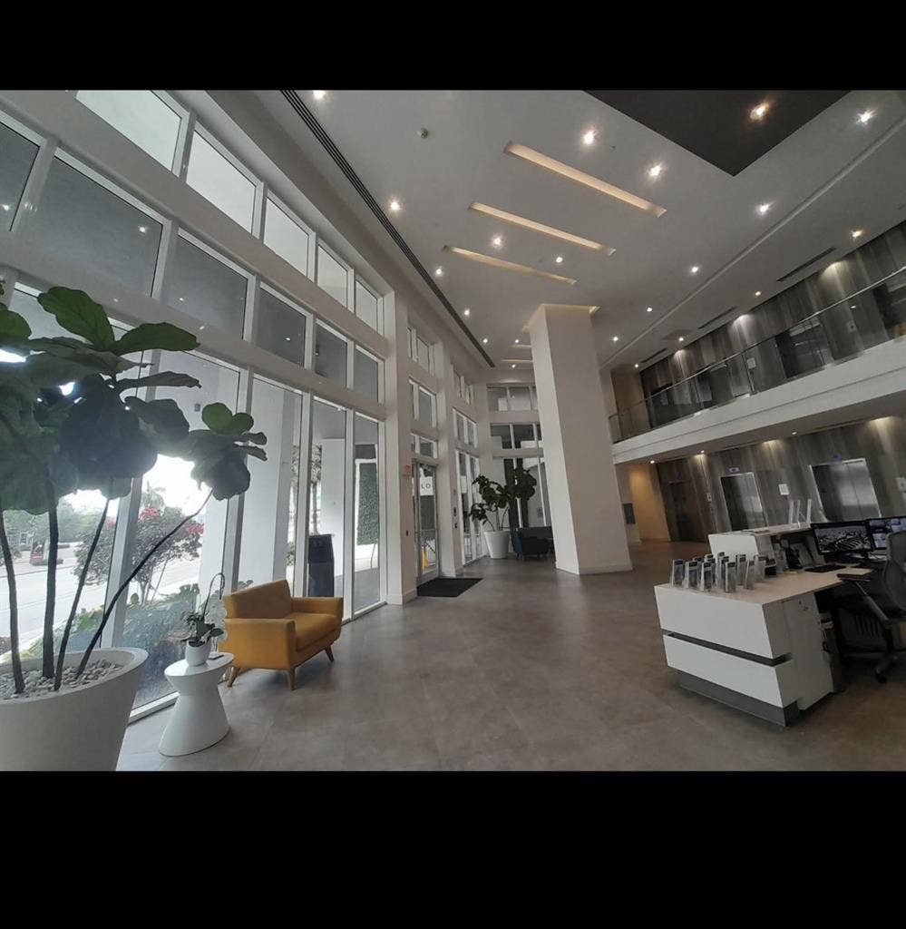 Furnished room for rentDowntown/MIA