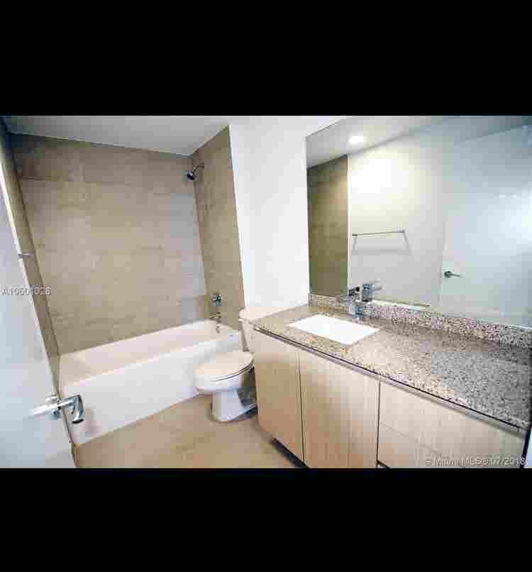 Furnished room for rentDowntown/MIA