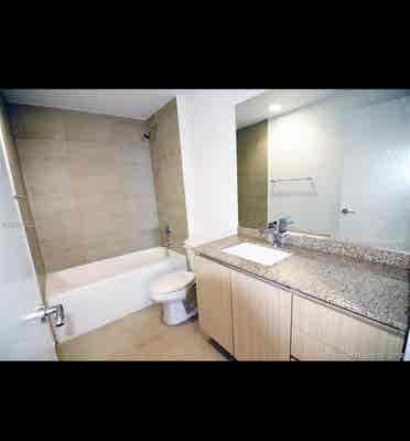 Furnished room for rentDowntown/MIA