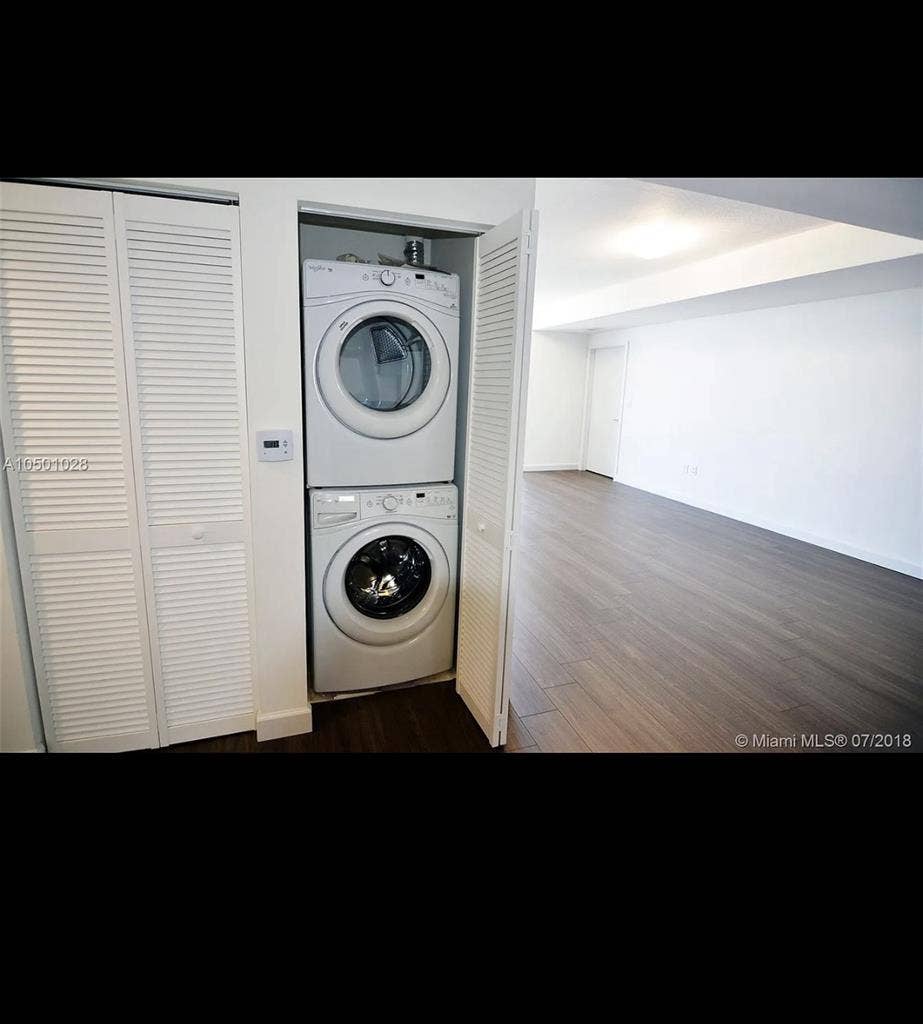 Furnished room for rentDowntown/MIA