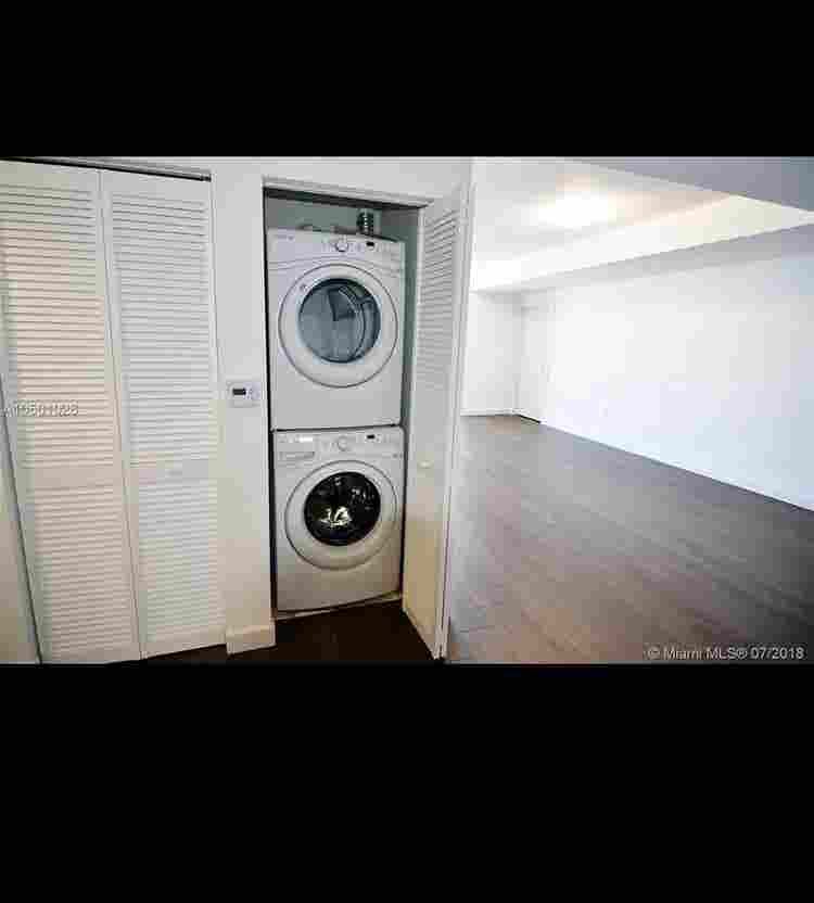 Furnished room for rentDowntown/MIA