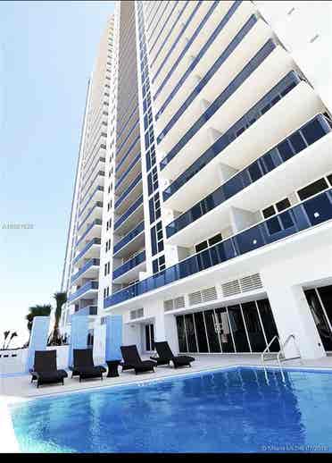 Furnished room for rentDowntown/MIA