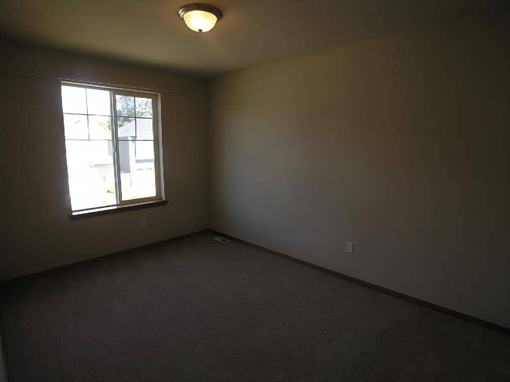 Room for rent Puyallup.