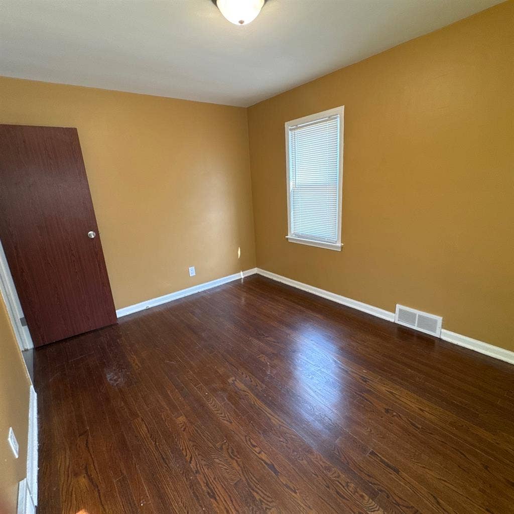 Roommate only! Large room in house