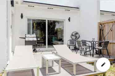 private room. Modern home. 2 mi